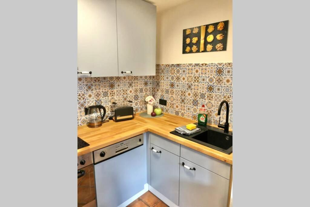 Apartment Zum Goldenen Lowen Inkl. Parkplatz & Wlan Erfurt Esterno foto